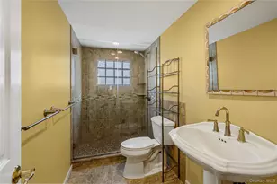 41 Robert Cir, Syosset, NY 11791 - Photo 10
