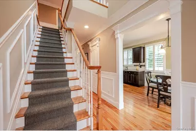 6 Villa Promenade, Bay Shore, NY 11706 - Photo 2