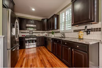 6 Villa Promenade, Bay Shore, NY 11706 - Photo 4