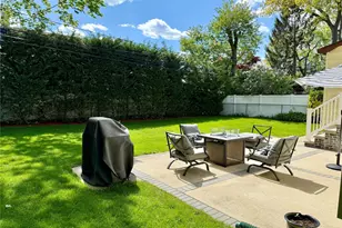 23 Berwick Rd, Hewlett, NY 11557 - Photo 38
