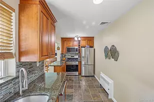 23 Berwick Rd, Hewlett, NY 11557 - Photo 14