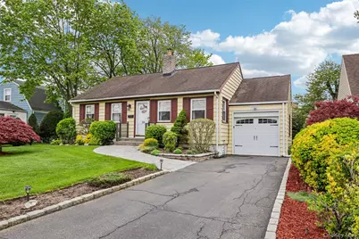 23 Berwick Road, Hewlett, NY 11557 - Photo 2