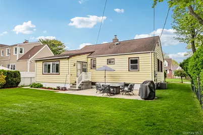 23 Berwick Road, Hewlett, NY 11557 - Photo 32