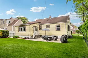 23 Berwick Rd, Hewlett, NY 11557 - Photo 32