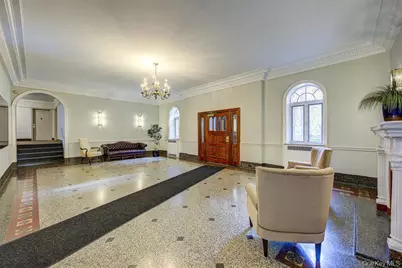 111-39 76th Road #D1, Forest Hills, NY 11375 - Photo 2
