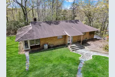 28 Picardy Lane, Syosset, NY 11791 - Photo 2