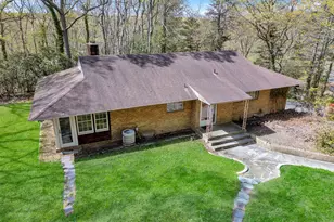 28 Picardy Ln, Syosset, NY 11791 - Photo 2
