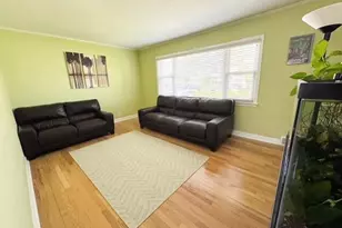 4 Powell Pl, New Hyde Park, NY 11040 - Photo 2