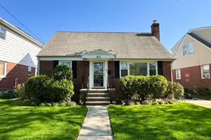 4 Powell Pl, New Hyde Park, NY 11040 - Photo 1