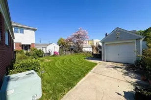 4 Powell Pl, New Hyde Park, NY 11040 - Photo 20