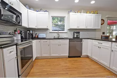 64 Glen Road, Calverton, NY 11933 - Photo 8