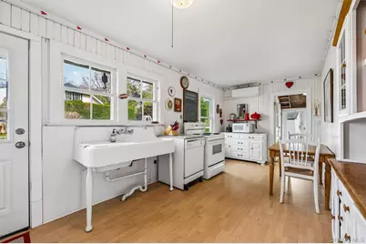 21 N Walk, Riverhead, NY 11901 - Photo 12