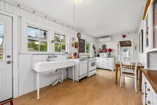 21 N Walk, Riverhead, NY 11901 - Photo 12