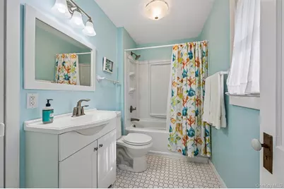 21 N Walk, Riverhead, NY 11901 - Photo 16