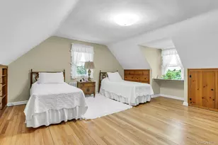 304 Old Courthouse Rd, New Hyde Park, NY 11040 - Photo 18