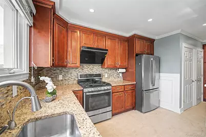 282 Houston Avenue, Mineola, NY 11501 - Photo 20