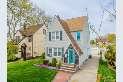 282 Houston Avenue, Mineola, NY 11501 - Photo 2