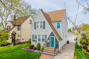 282 Houston Ave, Mineola, NY 11501 - Photo 2