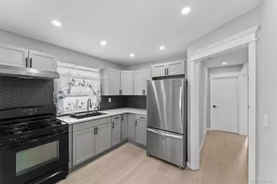 646 Benris Avenue, Franklin Square, NY 11010 - Photo 4