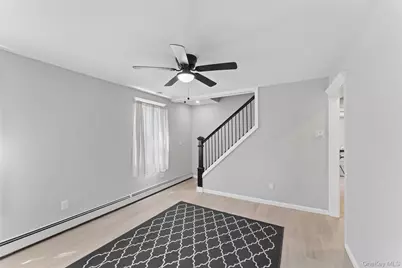 646 Benris Avenue, Franklin Square, NY 11010 - Photo 6