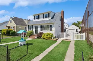 646 Benris Ave, Franklin Square, NY 11010 - Photo 2