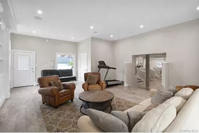14 Michalis Court, West Islip, NY 11795 - Photo 8