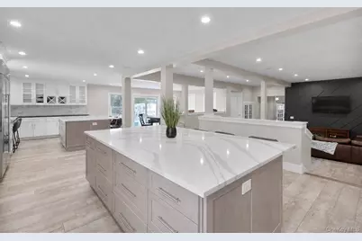 14 Michalis Court, West Islip, NY 11795 - Photo 4