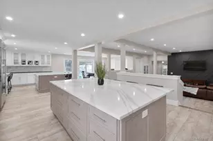 14 Michalis Ct, West Islip, NY 11795 - Photo 4