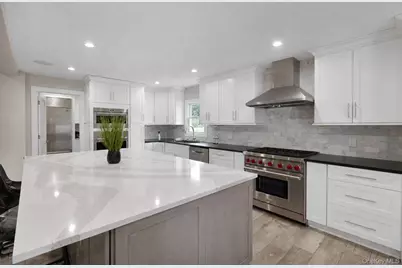 14 Michalis Court, West Islip, NY 11795 - Photo 2