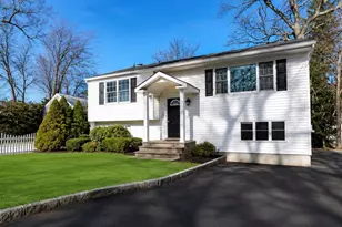 13A Homeland Dr, Huntington, NY 11743 - Photo 2
