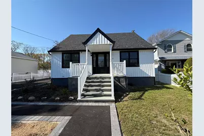 7 E Lakeland Street, Bay Shore, NY 11706 - Photo 1