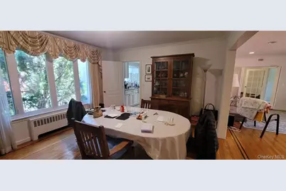 15 Somerset Drive S, Great Neck, NY 11020 - Photo 8