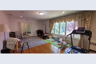 15 Somerset Drive S, Great Neck, NY 11020 - Photo 6
