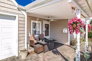 12 Link Ln, Hicksville, NY 11801 - Photo 2
