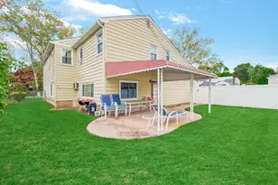 14 Greentree Cir, Westbury, NY 11590 - Photo 24