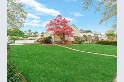 14 Greentree Circle, Westbury, NY 11590 - Photo 4
