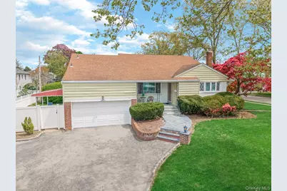 14 Greentree Circle, Westbury, NY 11590 - Photo 1