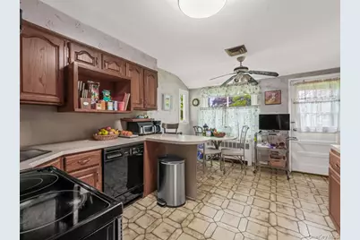 14 Greentree Circle, Westbury, NY 11590 - Photo 10