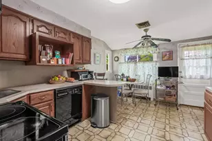 14 Greentree Cir, Westbury, NY 11590 - Photo 10