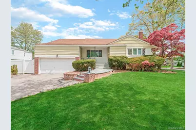 14 Greentree Circle, Westbury, NY 11590 - Photo 2