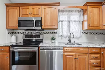 18 Ithaca Street, Lindenhurst, NY 11757 - Photo 16