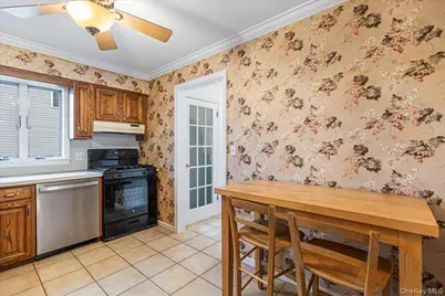 38 7th Street, New Hyde Park, NY 11040 - Photo 8