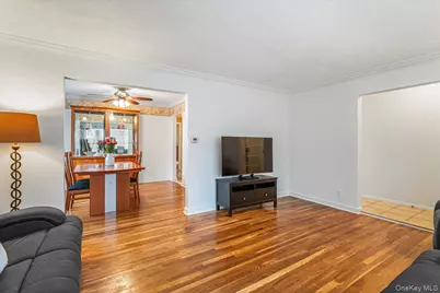 38 7th Street, New Hyde Park, NY 11040 - Photo 4