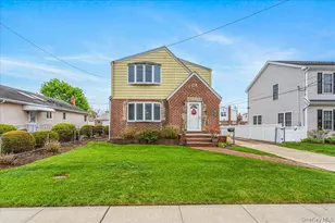 38 7th St, New Hyde Park, NY 11040 - Photo 2