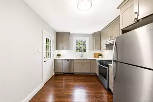 137 Morsemere Terrace, Yonkers, NY 10703 - Photo 4
