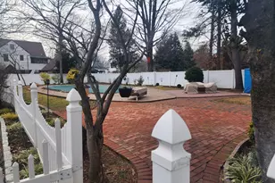 129 Hilton Ave, Hempstead, NY 11550 - Photo 10