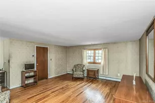 604 Center Briarwood Ave, West Islip, NY 11795 - Photo 18