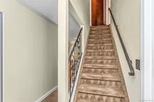 604 Center Briarwood Ave, West Islip, NY 11795 - Photo 16