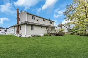 604 Center Briarwood Ave, West Islip, NY 11795 - Photo 20