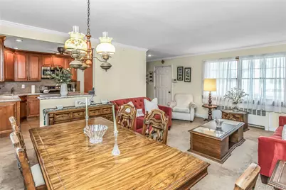 604 Center Briarwood Avenue, West Islip, NY 11795 - Photo 10